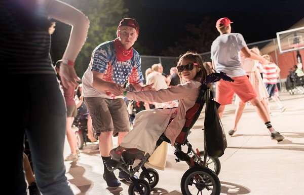 Macey&acirc;€™s, Lin&acirc;€™s, Dan&acirc;€™s, Dick&acirc;€™s Market and Fresh Market raise $77,475 to send children to MDA Summer Camp